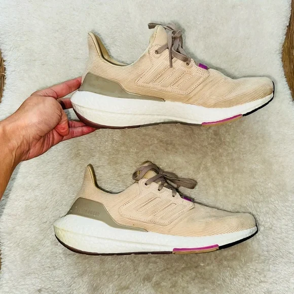 Adidas Ultraboost 22 Women’s Running Shoes Size 10 - Picture 7 of 10